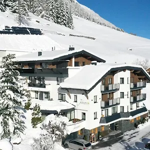 Kardona Hotel